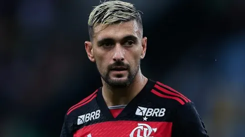 Foto: Buda Mendes/Getty Images – Arrascaeta pelo Flamengo em clássico contra o Vasco
