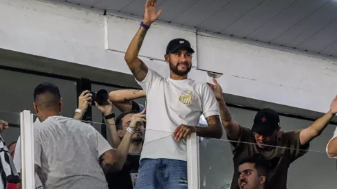 Foto: Reinaldo Campos/AGIF – Neymar marcou presença na Vila Belmiro
