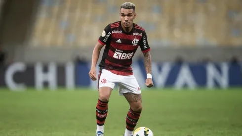 Matheuzinho vive novela com o Corinthians – Foto: Thiago Ribeiro/AGIF