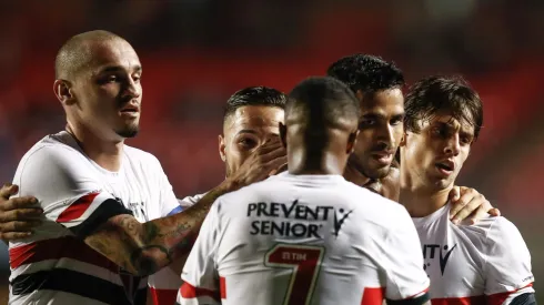 SAO PAULO – SP – 29/06/2016 – BRASILEIRO A 2016/SAO PAULO x FLUMINENSE – Alan Kardec do Sao Paulo comemora seu gol durante partida cntra o Fluminense pelo Campeonato Brasileiro A 2016 no Estadio do Morumbi. Foto: Marcello Zambrana/AGIF