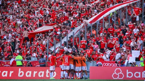 Equipe do Internacional comemora gol no Beira-Rio. Foto: Maxi Franzoi/AGIF
