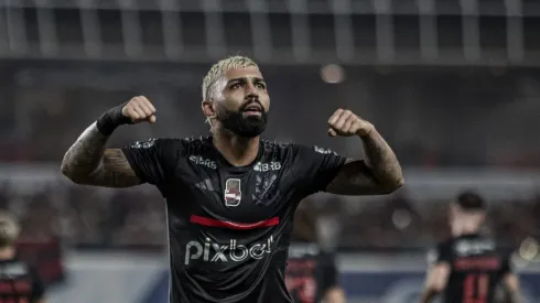 Gabigol chama a atenção da torcida do Santos; Foto: Talita Gouvea/AGIF
