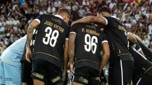 Jogadores do Vasco fazem corrente antes de jogo contra o Fluminense. Foto: Leandro Amorim | Vasco da Gama
