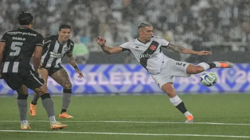 Foto: Thiago Ribeiro/AGIF – Botafogo e Vasco duelam pelo Campeonato Brasileiro de 2023