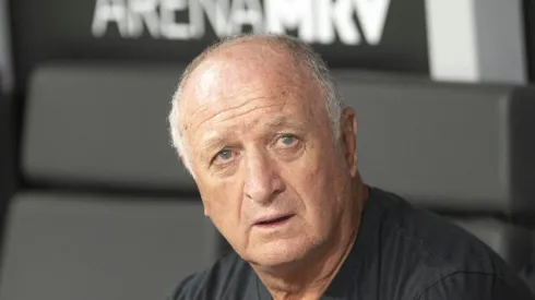 Felipão lida com baixas na defesa. Foto: Alessandra Torres/AGIF