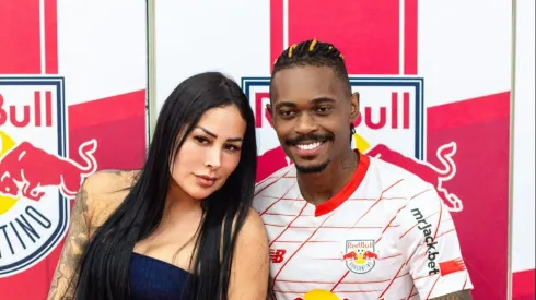 Foto: Divulgação. Esposa fala da volta do meia ao Brasil