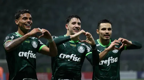 Richard Rios (à esquerda) foi 'sacado' no tira-teima desta 5ª em treino do Palmeiras – Foto: Cesar Greco/Ag. Palmeiras
