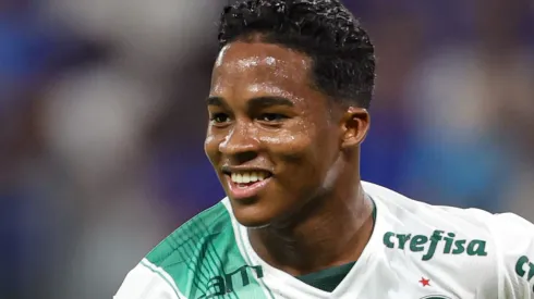 MG - BELO HORIZONTE - 06/12/2023 - BRASILEIRO A 2023, CRUZEIRO X PALMEIRAS - Endrick jogador do Palmeiras comemora seu gol durante partida contra o Cruzeiro no estadio Mineirao pelo campeonato Brasileiro A 2023. Foto: Gilson Lobo/AGIF