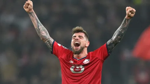 Xeka com a camisa do Lille comemorando um gol