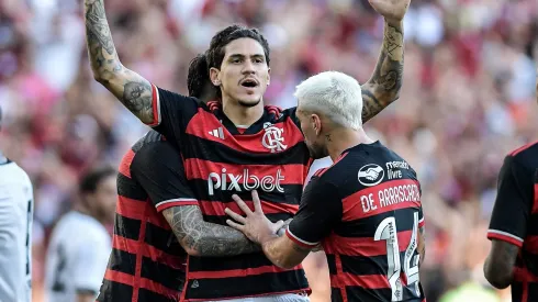 Pedro esulta per il gol del Flamengo con l'Arascaita il 02/10/2024.