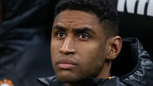 Tetê no banco de reservas do Galatasaray, em partida contra o Gaziantep, pela Super Liga Turca, em 29/01/2024.