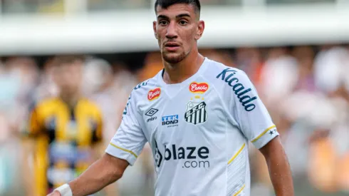 SP - SANTOS - 18/02/2024 - PAULISTA 2024, SANTOS X NOVORIZONTINO - Pedrinho jogador do Santos durante partida contra o Novorizontino no estadio Vila Belmiro pelo campeonato Paulista 2024. Foto: Reinaldo Campos/AGIF