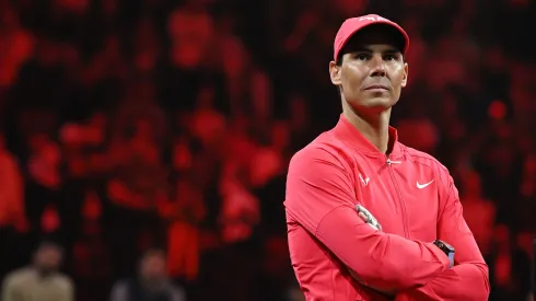 Rafael Nadal parecia estar bem fisicamente no jogo de domingo contra Carlos Alcaraz, mas desistiu de jogar o BNP Paribas Open em Indian Wells por problemas físicos (Foto: Candice Ward/Getty Images for Netflix © 2024)
