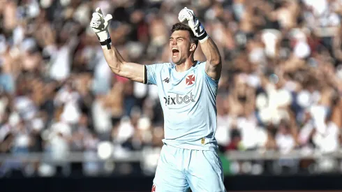 Léo Jardim foi eleito o craque da partida na transmissão da Cazé TV