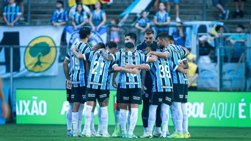 Jogadores do Grêmio durante a partida com o Guarany
