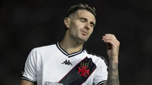 Vegetti reuniu o elenco no vestiário e fez forte cobrança ao elenco