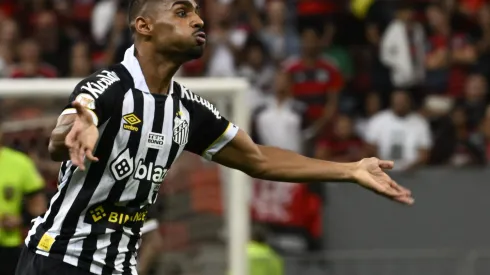 Foto: Mateus Bonomi/AGIF - Joaquim é alvo do Krasnodar em negociação para evitar transferban