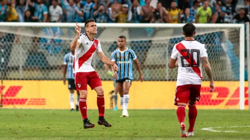 Rafael Borré comemora gol contra o Grêmio na Arena, pelo River Plate, na Libertadores de 2018. Foto: Jeferson Guareze/AGIF

