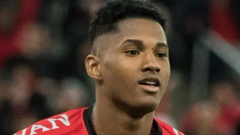 Abner comemora seu gol durante partida contra o Ceara no estadio Arena da Baixada pelo campeonato Brasileiro A 2022.