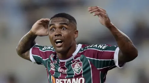 Foto: Alexandre Loureiro/AGIF – Douglas Costa desfalca o Fluminense em clássico contra o Flamengo
