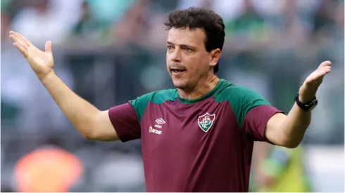 Fernando Diniz durante jogo do Fluminense – Foto: Alexandre Schneider/Getty Images.
