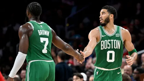 Jaylen Brown e Jayson Tatum: destaques da grande campanha do Boston Celtics (Foto: Greg Fiume/Getty Images)
