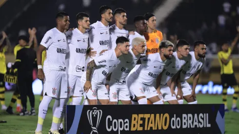 Elenco do Corinthians em jogo da segunda fase da Copa do Brasil, contra o São Bernardo. Foto: Ettore Chiereguini/AGIF
