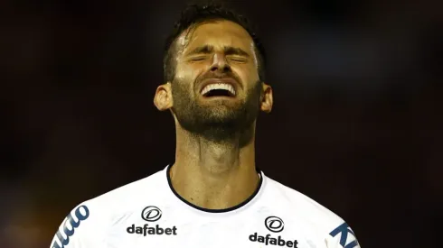 Leo Baptistao ex-jogador do Santos comemora seu gol durante partida contra o Ferroviaria no estadio Fonte Luminosa pelo campeonato Paulista 2022. 
