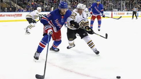 Jogo entre New York Rangers e Boston Bruins, em novembro passado, na cidade de Nova York, pela NHL  (Foto: Bruce Bennett/Getty Images)

