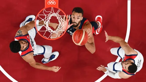Estados Unidos e França fizeram a decisão no basquete masculino nos Jogos Olímpicos de Tóquio (Foto: Aris Messinis – Pool/Getty Images)
