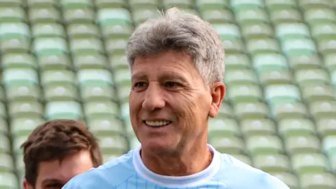 Renato pode escalar a equipe de várias maneiras.