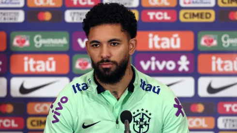 Douglas Luiz, cria Cruz-Maltina, concede entrevista coletiva na Seleção Brasileira – Foto: Rafael Ribeiro / CBF
