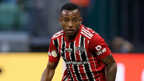 Welington, do São Paulo, em ação contra o Palmeiras, pelo Brasileirão 2022 - Foto: Ricardo Moreira/Getty Images