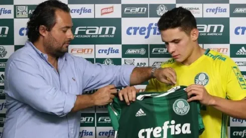 Alexandre Mattos apresentado Raphael Veiga no Palmeiras em 2016. Foto: Cesar Greco/Palmeiras
