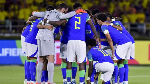 BARRANQUILLA, COLOMBIA - NOVEMBER 16: Player of Brazil huddle prior the FIFA World Cup 2026 Qualifier match between Colombia and Brazil at Estadio Metropolitano Roberto Meléndez on November 16, 2023 in Barranquilla, Colombia. (Photo by Gabriel Aponte/Getty Images)