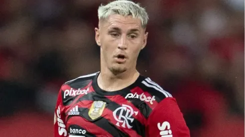 Foto: Gil Gomes/AGIF - Guillermo Varela pode ser arma valiosa para o Flamengo na final do Campeonato Carioca