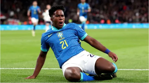 Endrick comemora gol pela Seleção Brasileira - Foto: Catherine Ivill/Getty Images