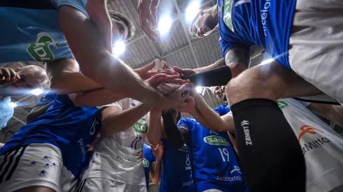 Atletas do Cruzeiro se preparam para mais um jogo na Superliga Masculina de Vôlei (Foto: Divulgação/Sada Cruzeiro)
