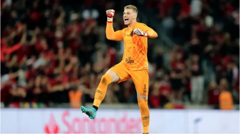 Bento em partida pelo Athletico Paranaense - Foto: Heuler Andrey/Getty Images