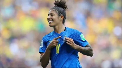 Crisitane, em partida pela Copa do Mundo Feminina, comemorando gol - Foto: Elsa/Getty Images