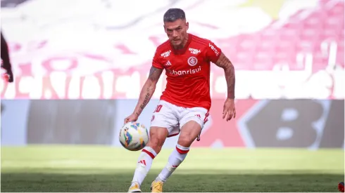 Chileno é desfalque após realizar um pequeno procedimento ocular. Maxi Franzoi/AGIF.