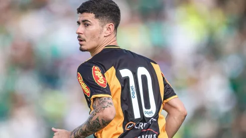 Rômulo, jogador do Palmeiras quando atuava pelo Novorizontino.
O Verdão trabalha para ele estar presente na estreia da Libertadores.