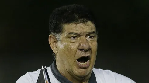 Joel Santana, durante partida da Série B de 2014. Ex-treinador trabalhou no Vasco no passado.