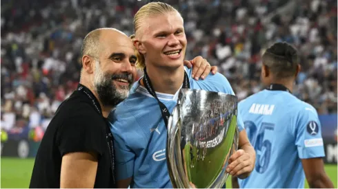 Pep Guardiola e Erling Haaland comemorando um título do Manchester Citý – Foto:Claudio Villa/Getty Images
