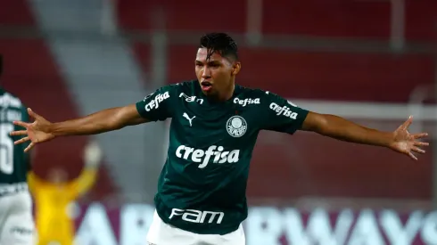 Rony, jogador do Palmeiras, comemora seu gol durante partida contra o River Plate, válida pela Libertadores 2020. 
