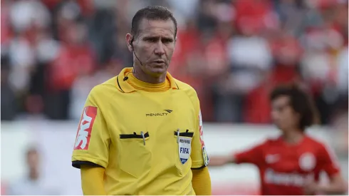 Wilson Seneme apitando partida do Brasileirão 2013 - Foto: Edu Andrade/Getty Images