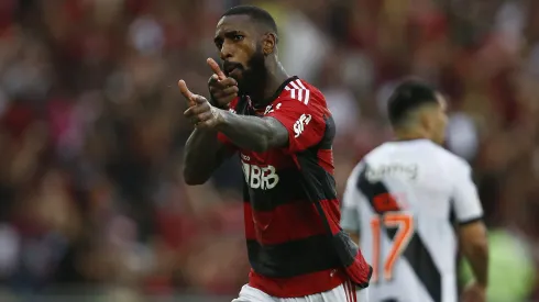 Gerson em atuação pelo Flamengo contra o Vasco da Gama (Foto de Wagner Meier/Getty Images)