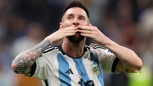 Messi celebrando triunfo da Argentina contra a Croácia na semifinal da Copa do Mundo de 2022.
(Foto: Clive Brunskill/Getty Images)
