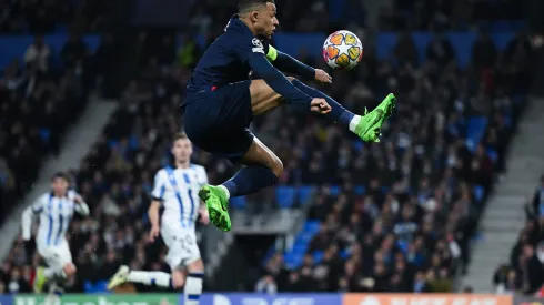 Mbappé atuando com a camisa do PSG (Foto de David Ramos/Getty Images)