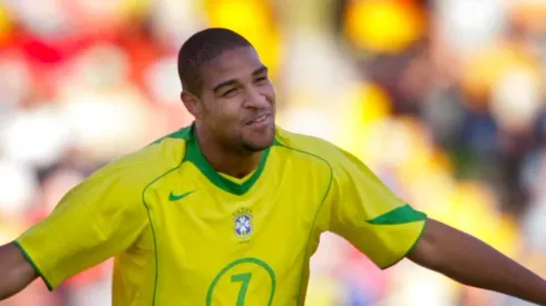 Adriano comemorando um dos gols da Copa América de 2004.
(Foto: CONMEBOL)